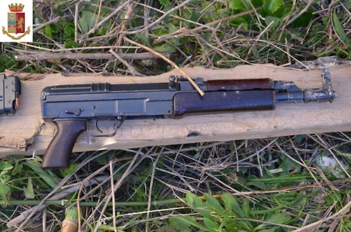 Favara, polizia rinviene un kalashnikov
