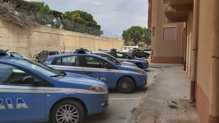 Cade mentre fa la doccia e sbatte la testa nel termosifone: quarantenne muore a Monserrato