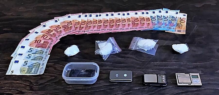 Giarre: traditi dal nervosismo, arrestati due pusher