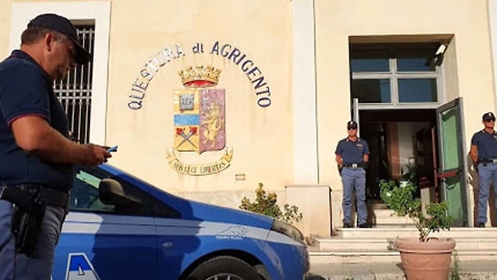 Agrigento: scritte offensive contro la direttrice della mensa della solidariet&agrave;