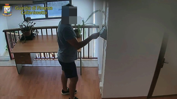 Timbravano e poi andavano a spasso, indagati 10 dipendenti dell'Urega di Caltanissetta