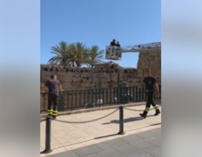 Siracusa, tassista minaccia suicidio: «Neanche i soldi per un gelato a mio figlio»