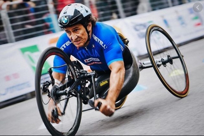 Zanardi, incidente in handbike: trasferito in ospedale in elisoccorso