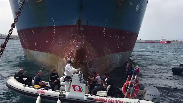 Petroliera Vulcanello, prelevati 25 reperti per risolvere il mistero della collisione con il peschereccio