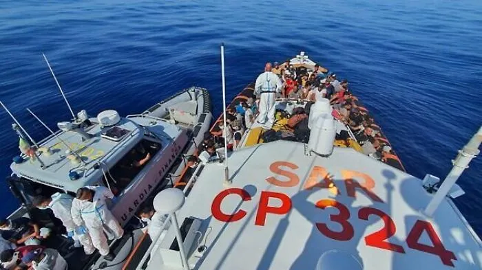 Peschereccio tunisino trasporta migranti all'Isola di Lampione