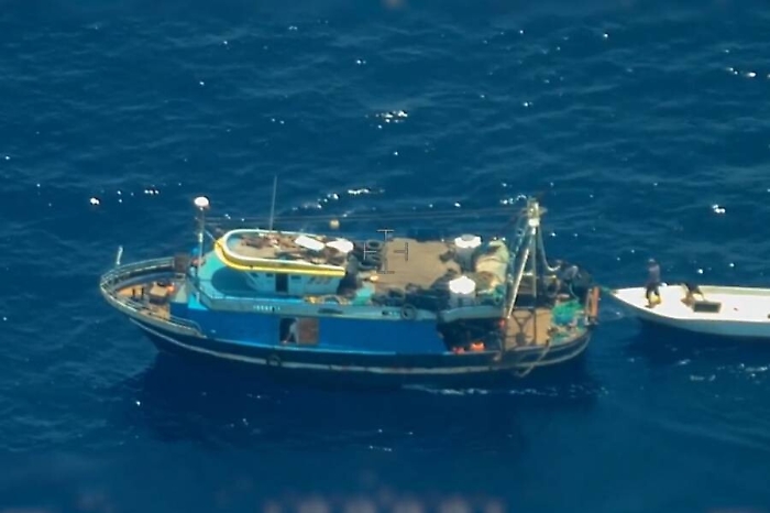 Migranti: sequestrata ad Agrigento nave madre, fermati 23 tunisini