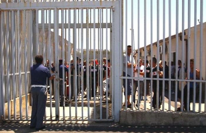 Migranti, a Caltanissetta sventato un nuovo tentativo di fuga di massa