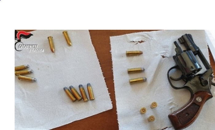 Siracusa, ristoratore armato illegalmente arrestato dalla polizia