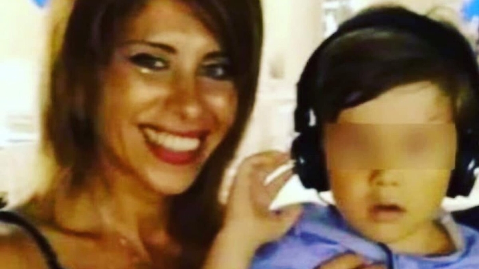 Dj scomparsa con il figlio, parla il pm: «Si è allontanata con l'aiuto di qualcuno»