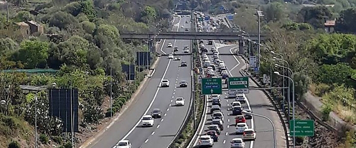 Esodo estivo, giornata da bollino nero Code di 3 ore per traghettare in Sicilia