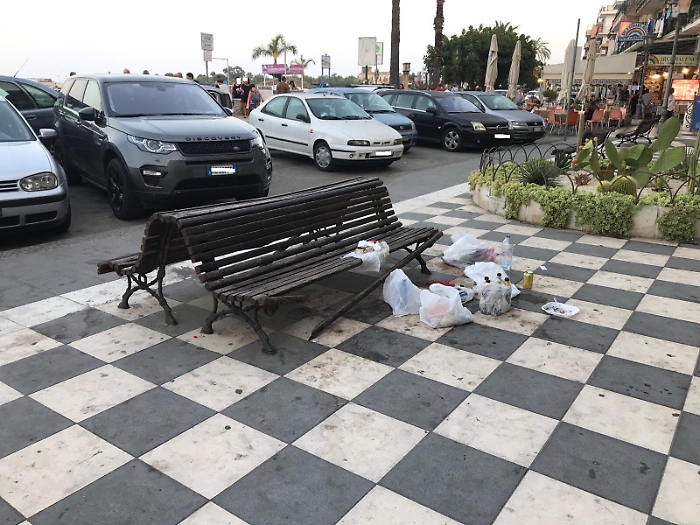 Letojanni: i cafoni della domenica al lungomare Tysandros