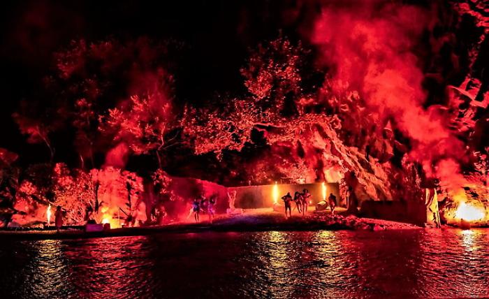 L'Inferno di Dante alle Gole dell'Alcantara: viaggio immersivo tra basalto, luce e poesia