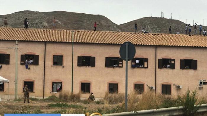 Migranti, in quattro fuggono dal Centro accoglienza Villa Sikania