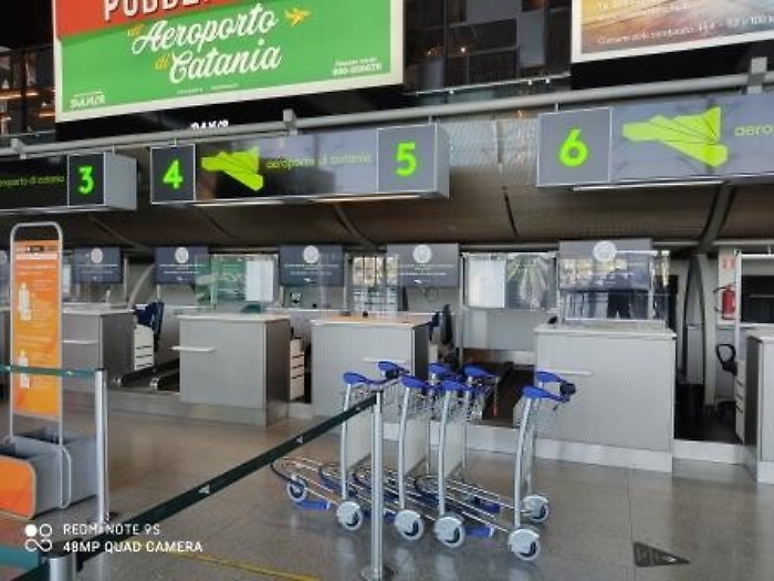 Catania, la "mazzetta" sull'eccesso di peso del bagaglio: dipendente aeroporto nei guai