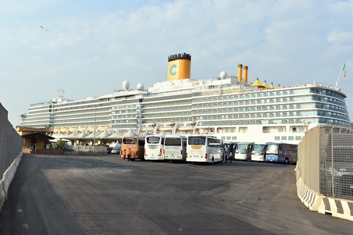 Crociere, Costa Deliziosa a Catania: è la prima nave della compagnia a tornare in mare