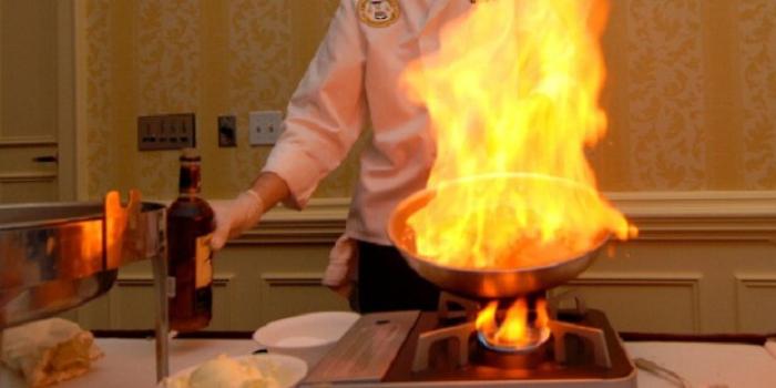 Palermo, sposa investita dalla fiammata del flambé e si ustiona il viso