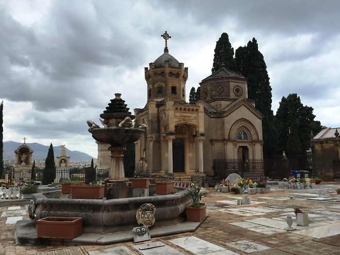 Truffa del loculo a Monreale: fino a 10mila euro per un posto al cimitero. Indagati in 27
