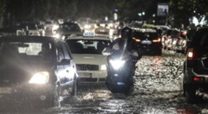 Altro nubifragio su  Catania e soliti guai: crolli, evacuazioni e soccorsi