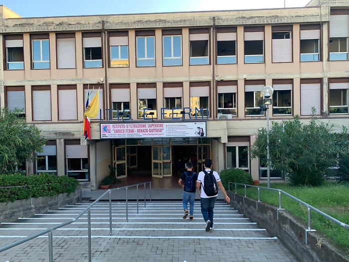 Giarre: è positivo lo studente dell'Itis Fermi che aveva i sintomi, la classe in quarantena