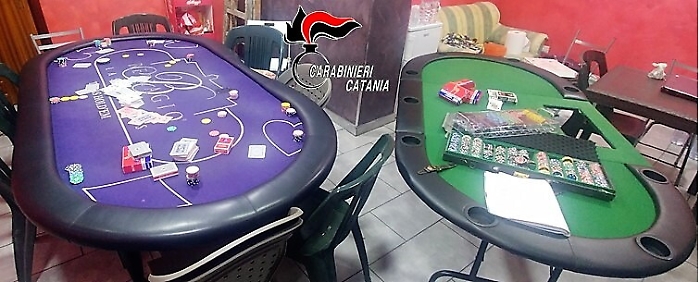 Adrano, bisca clandestina con assembramento: 18 denunciati per gioco d'azzardo