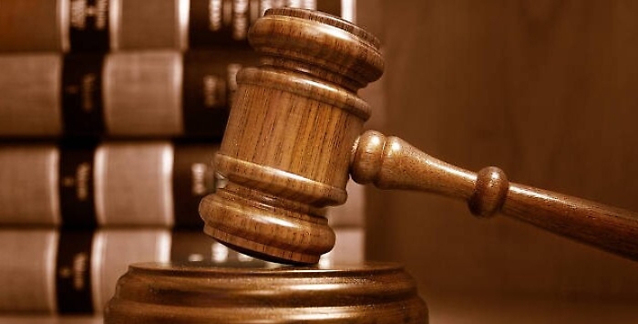 Netturbino arrestato per abusi su figliastra assolto dopo 5 anni