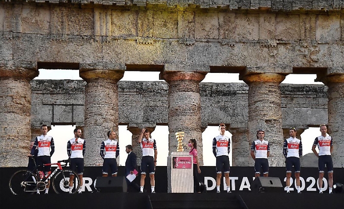 Giro d'Italia, su il sipario! La cerimonia inaugurale nel tempio di Segesta