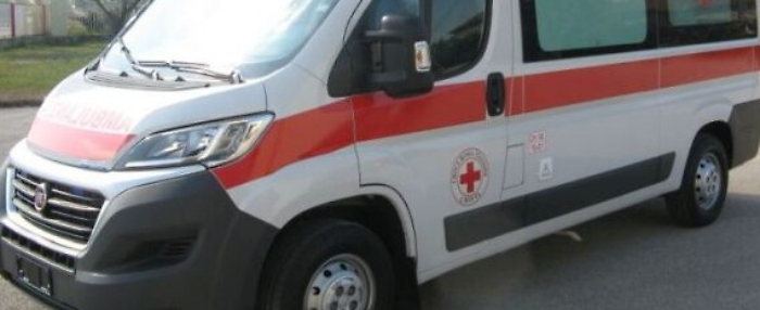 Cc si fermano sulla Pa-Ag per soccorsi e finiscono contro auto incidentata: 3 feriti