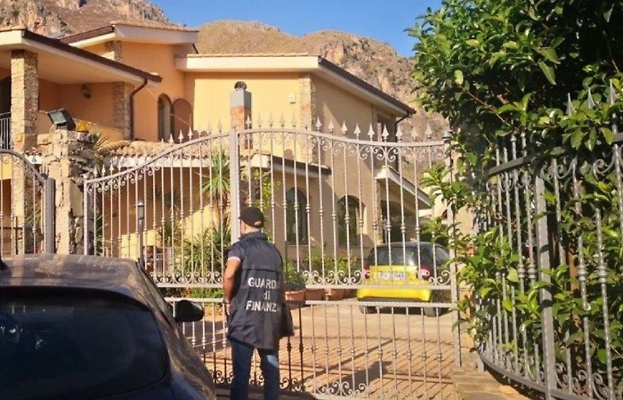 Palermo, sequestrata villa da 500.000 euro provento dello spaccio di coca