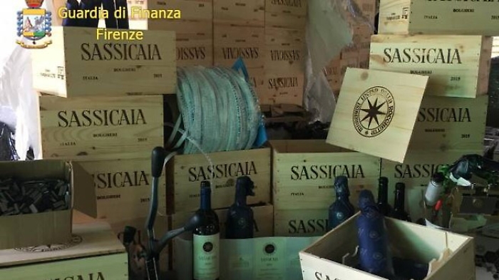 Vino siciliano imbottigliato come falso Sassicaia: 2 arresti  e 11 indagati