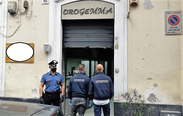 Catania, assalto a una gioielleria: catturato uno dei banditi, l'altro in fuga