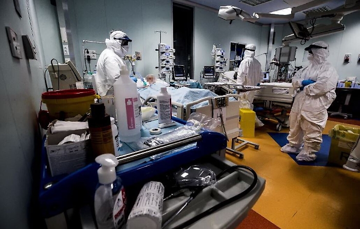 Covid, Sicilia ancora sotto soglia per le Rianimazioni e i ricoveri