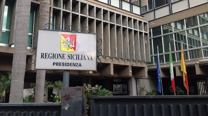 «Fannulloni? Musumeci venga a vedere!», la sfida dei Regionali di Catania