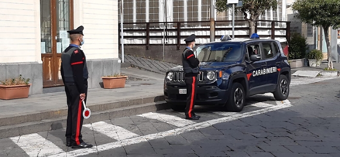 Covid, brindisi di nozze interrotto dai Cc a Zafferana: multa e locale chiuso