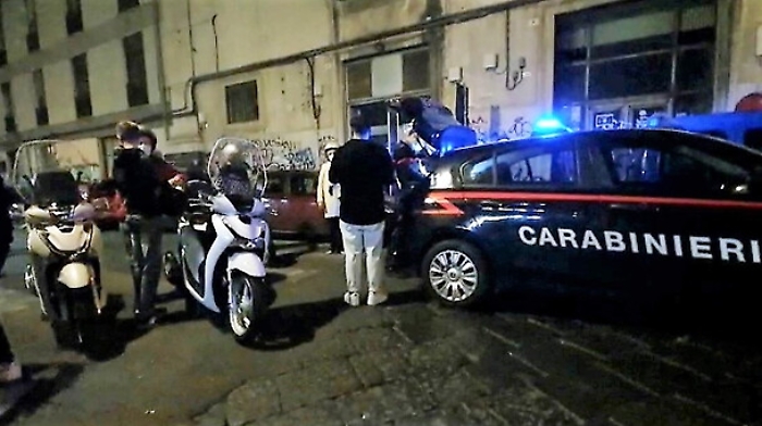 Covid, carabinieri e polizia setacciano strade e locali a Catania