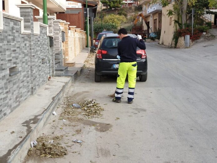 Netturbini ripuliscono la frazione di Giardina Gallotti