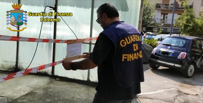 Palermo, sequestrato autolavaggio abusivo: denunciato titolare