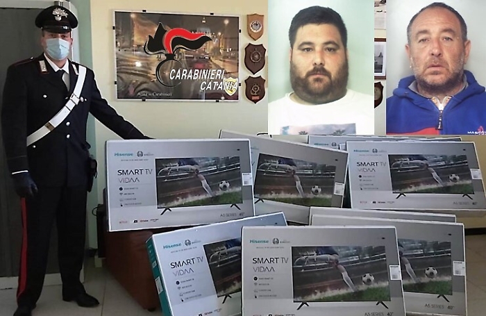 Catania, razziano Smart Tv da camion in sosta: arrestati zio e nipote