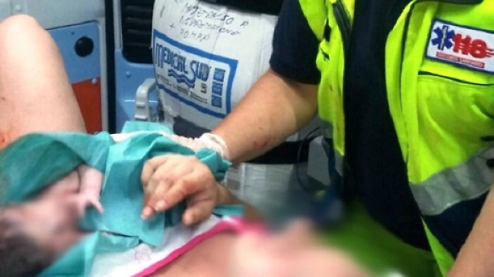 Fiocco azzurro in ambulanza, beb&eacute; nasce nel tragitto tra Floridia e Siracusa