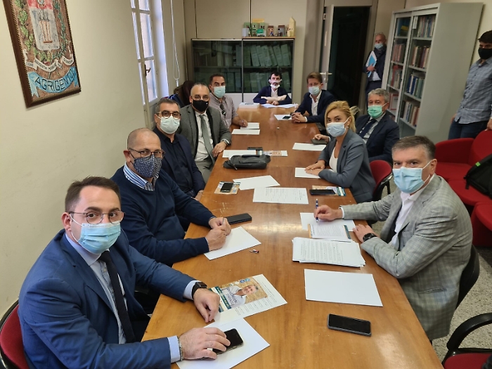 Covid 19, la giunta di Agrigento delibera interventi per le aziende