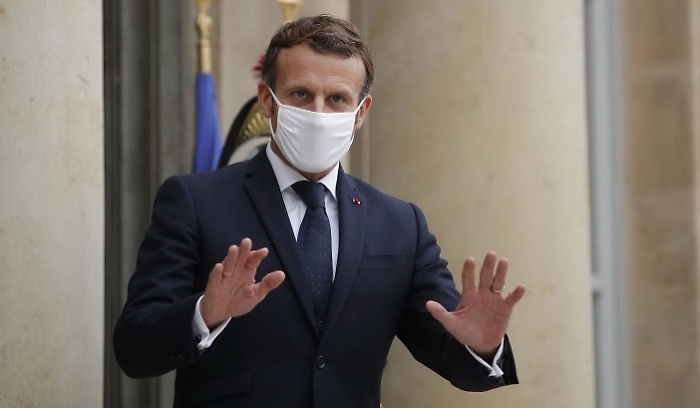 Macron: &laquo;Siamo travolti dal virus&raquo;. E la Francia torna in lockdown