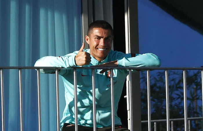 Cristiano Ronaldo “scivola” sul tampone: «E' una stronzata». Poi cancella il post