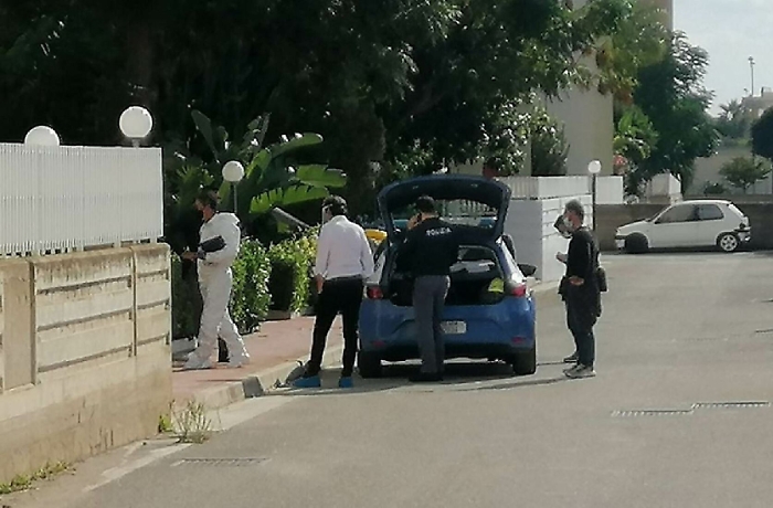 Neonato ucciso a Trapani: arrestata la madre 17enne, i dubbi sulla nonna e la colf