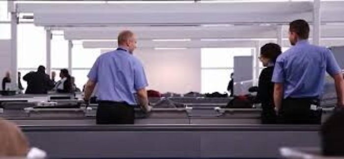 Offriva falsi posti di lavoro all'aeroporto di Catania: denunciato