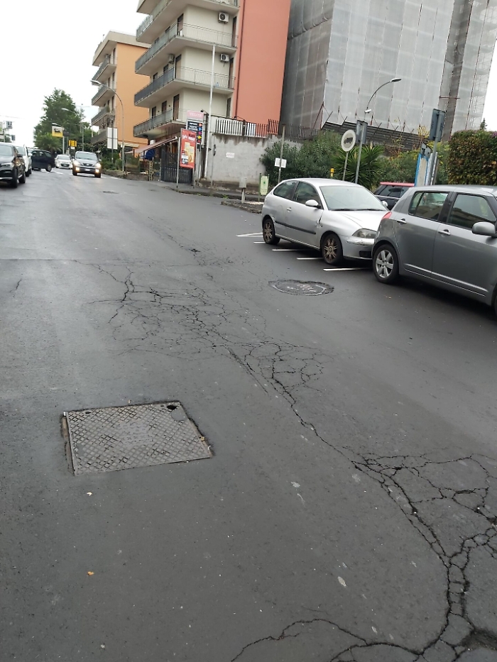 Catania: parcheggi moto occupati dalle auto