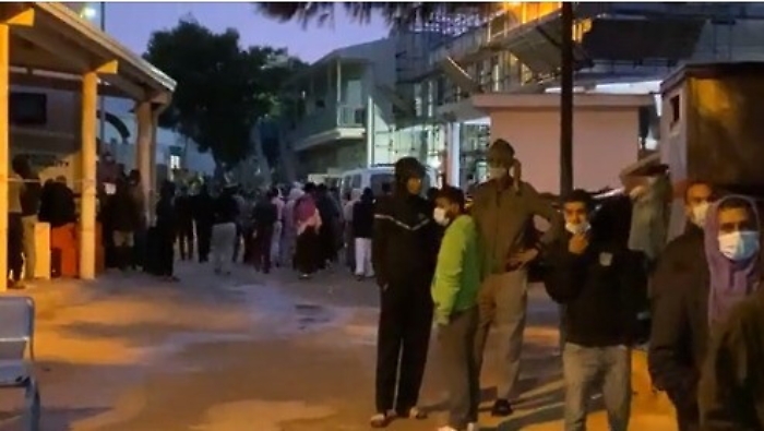 Migranti, blitz di due parlamentari della Lega all'hotspot di Lampedusa che sta esplodendo