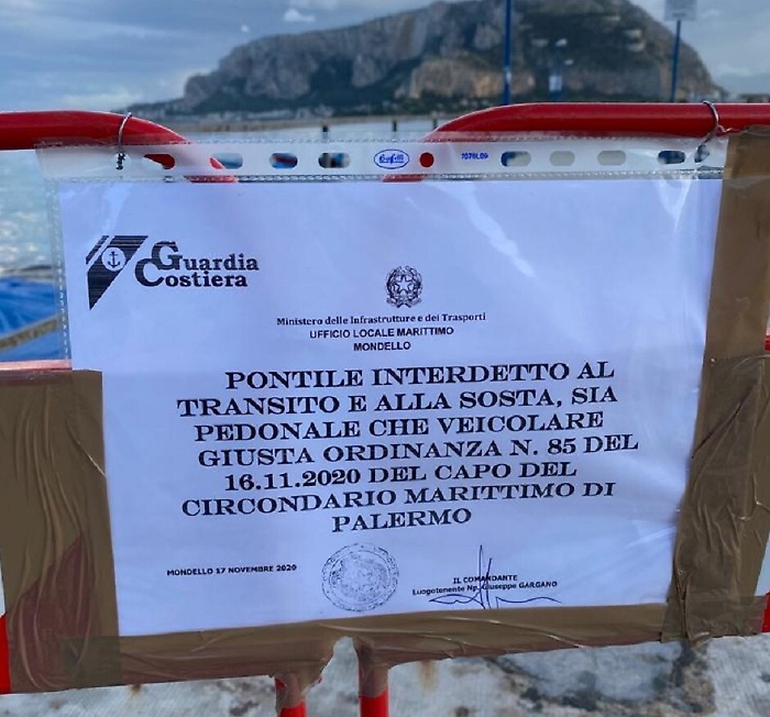 Palermo, pericolante il pontile del porticciolo di Mondello: transennato