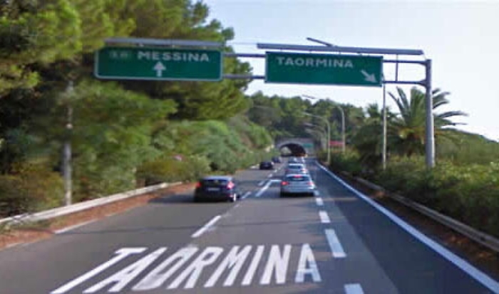 Lavori per manto stradale della A18: chiude casello di Taormina