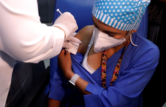 Covid, in Sicilia dal personale sanitario gi&agrave; migliaia di &ldquo;s&igrave;&rdquo; vaccino