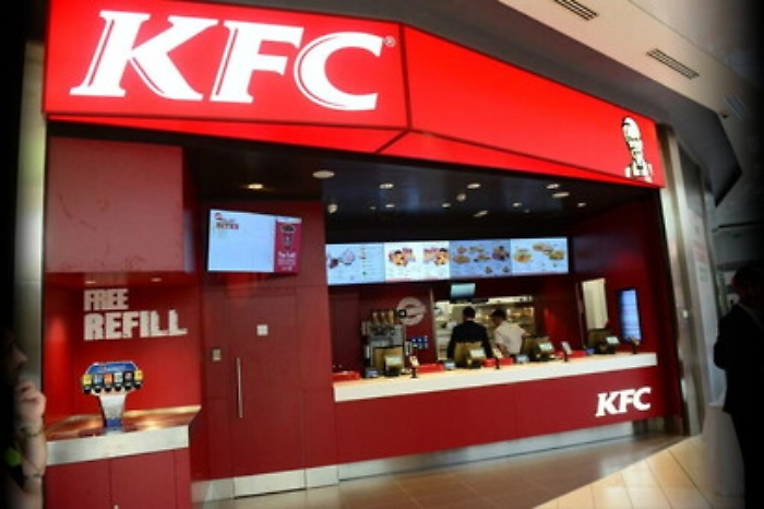 A Palermo apre Kfc e viene subito multato: non fa la differenziata