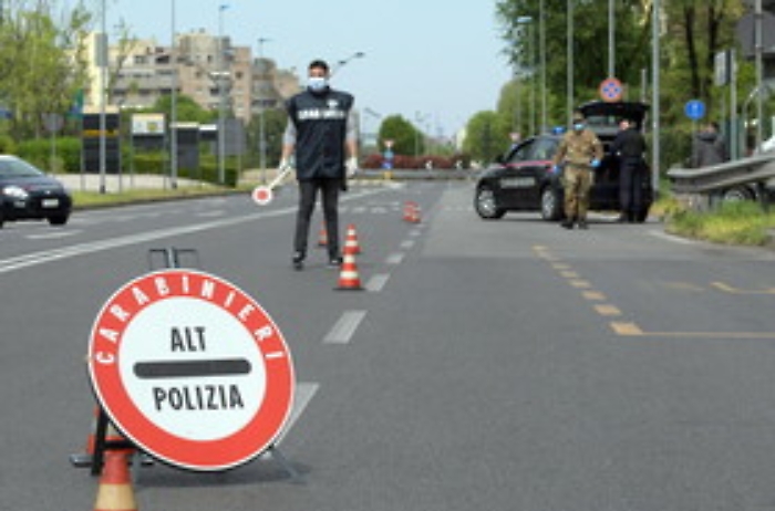 Covid, a Capodanno controlli serrati su strada e sul web per "sgamare" eventi